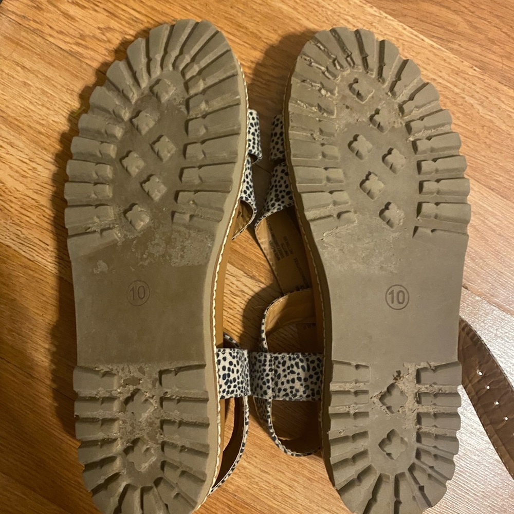 Universal Thread Leopard Sandals - Picture 2 of 4
